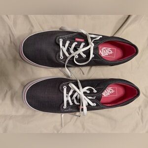 Ladies Van’s Sneakers (like new)